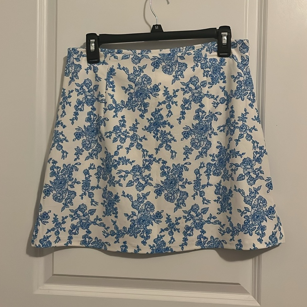 Blue and White Rose Floral Skirt 💖 - Picture 4 of 8